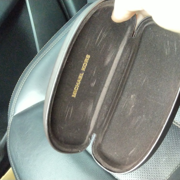 Michael Kors Glasses case - Picture 3 of 3